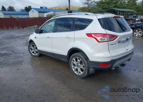 2016 Ford Escape Titanium z USA, uszkodzony, nr VIN 1FMCU9JXXGUA51005